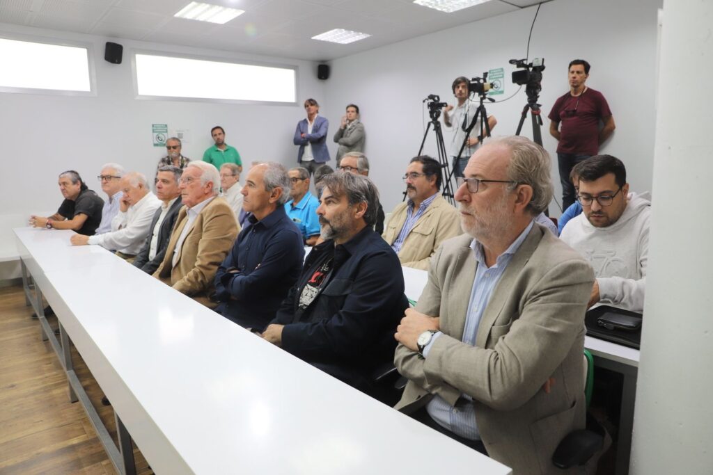 Asociación de Veteranos del Córdoba CF firma convenio con el Club